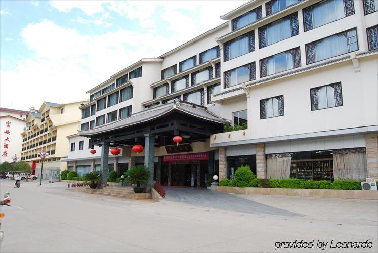 Sovereign Hotel Yangshuo Гуейлин Екстериор снимка