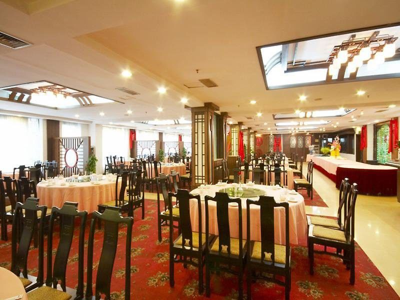 Sovereign Hotel Yangshuo Гуейлин Екстериор снимка